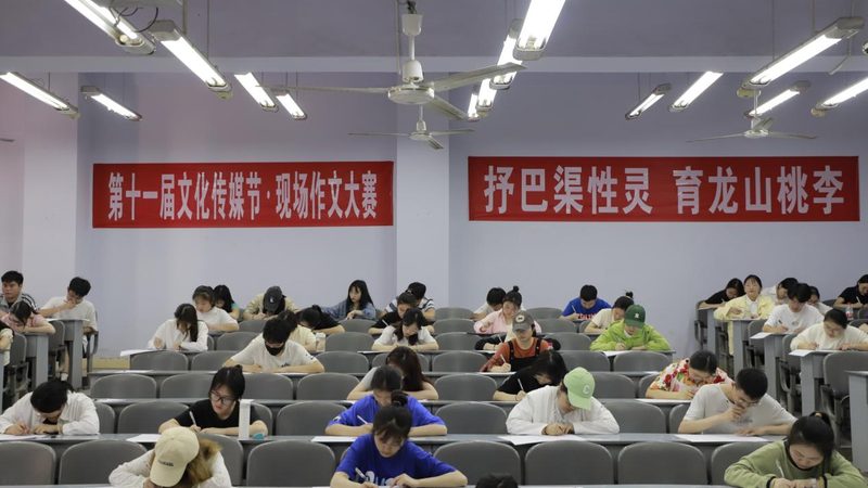 直播代运营服务合同范本2025：构建合作基石，保障权益共赢